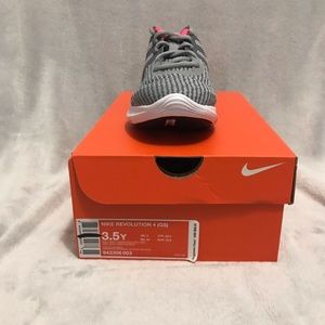 Nike Revolution 4 GS Kids Girls Size 3.5 NIB